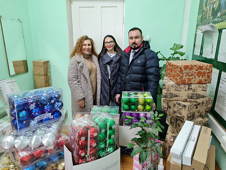 «Мой бизнес» закупил новогодние ёлки для детской больницы в Чите